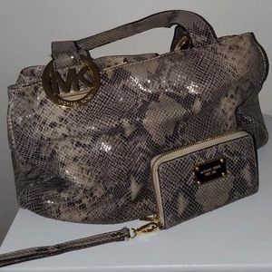 Authentic Michael Kors Bag and Matching Wallet